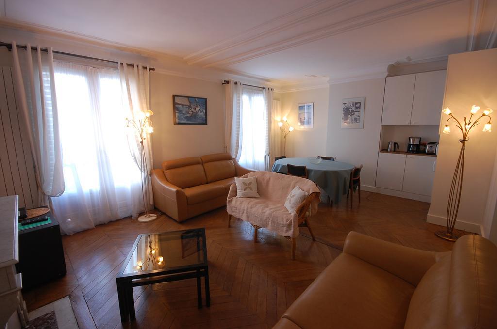 Rue Guersant * Paris